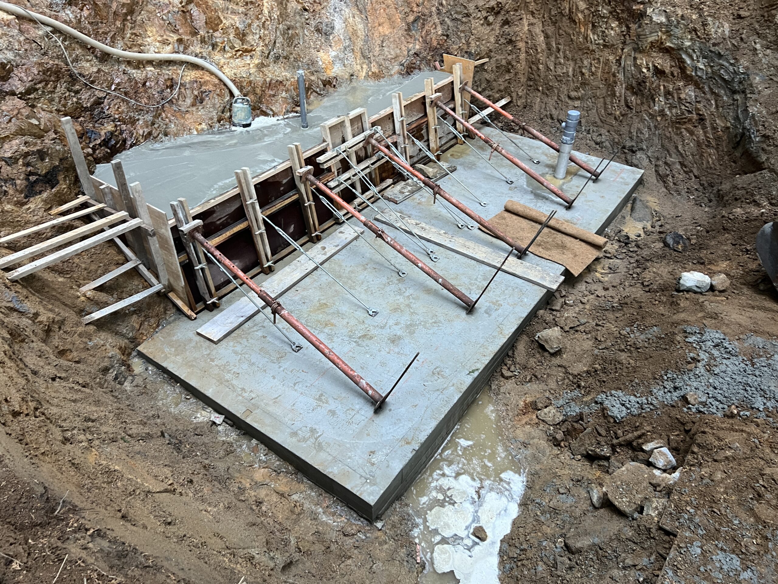 貯水槽　コンクリート工事中