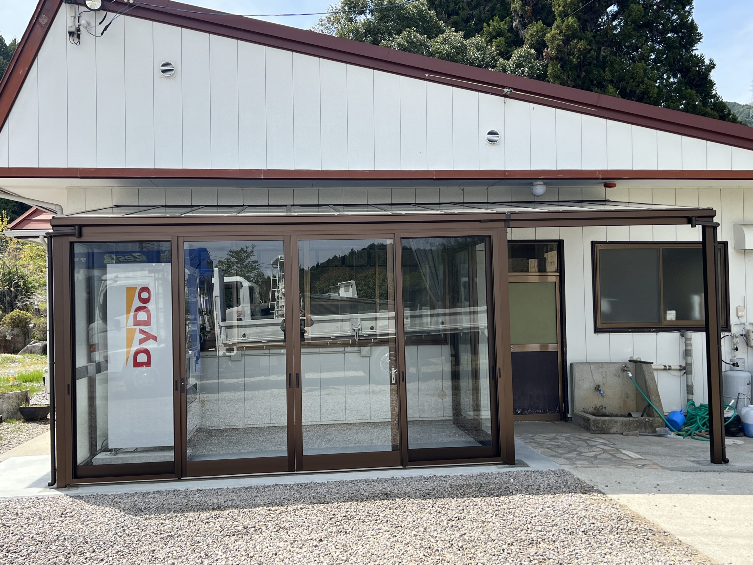 事務所　テラス囲い工事　完了2