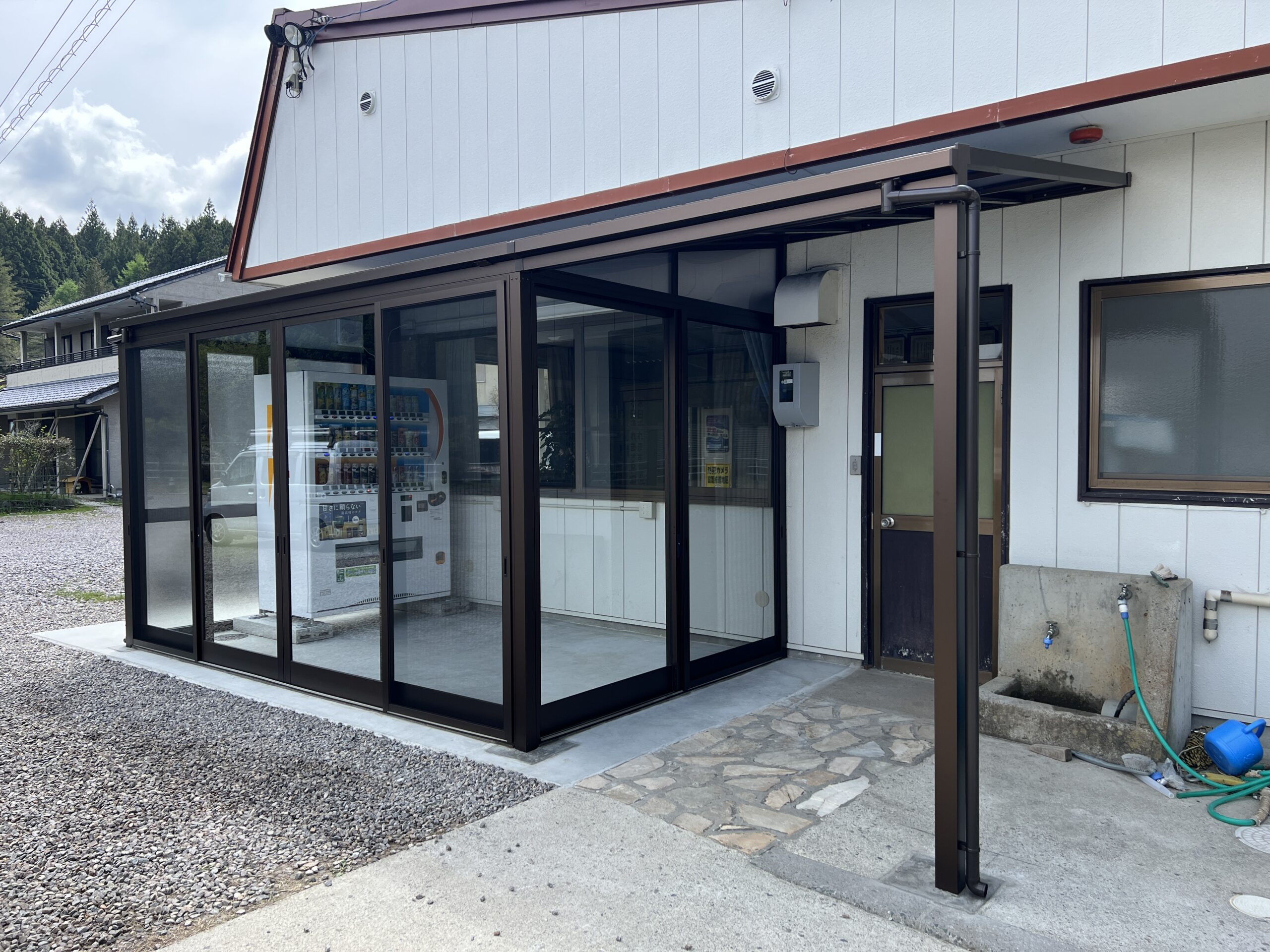 事務所　テラス囲い工事　完了