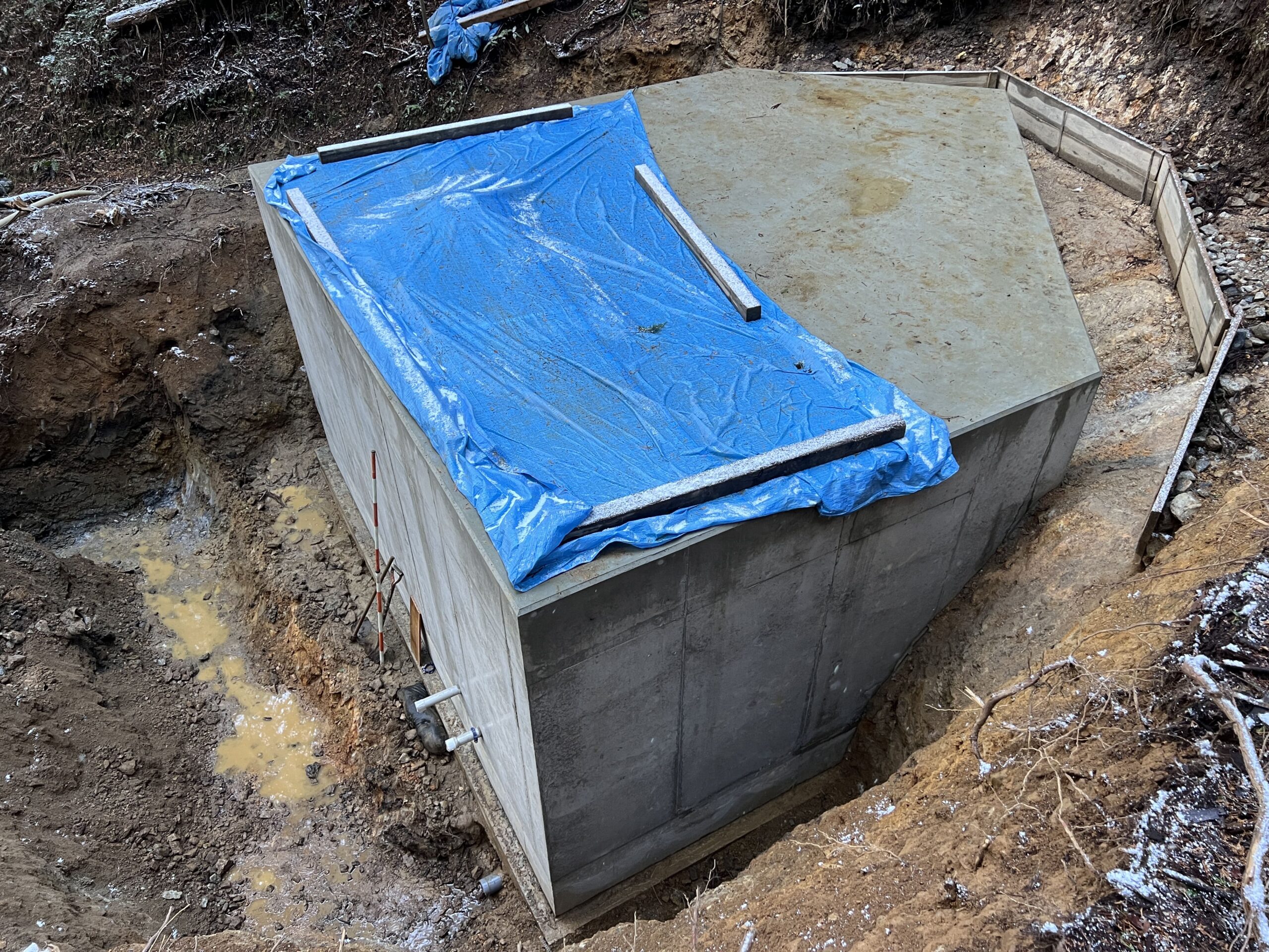 貯水槽　コンクリート工事中8