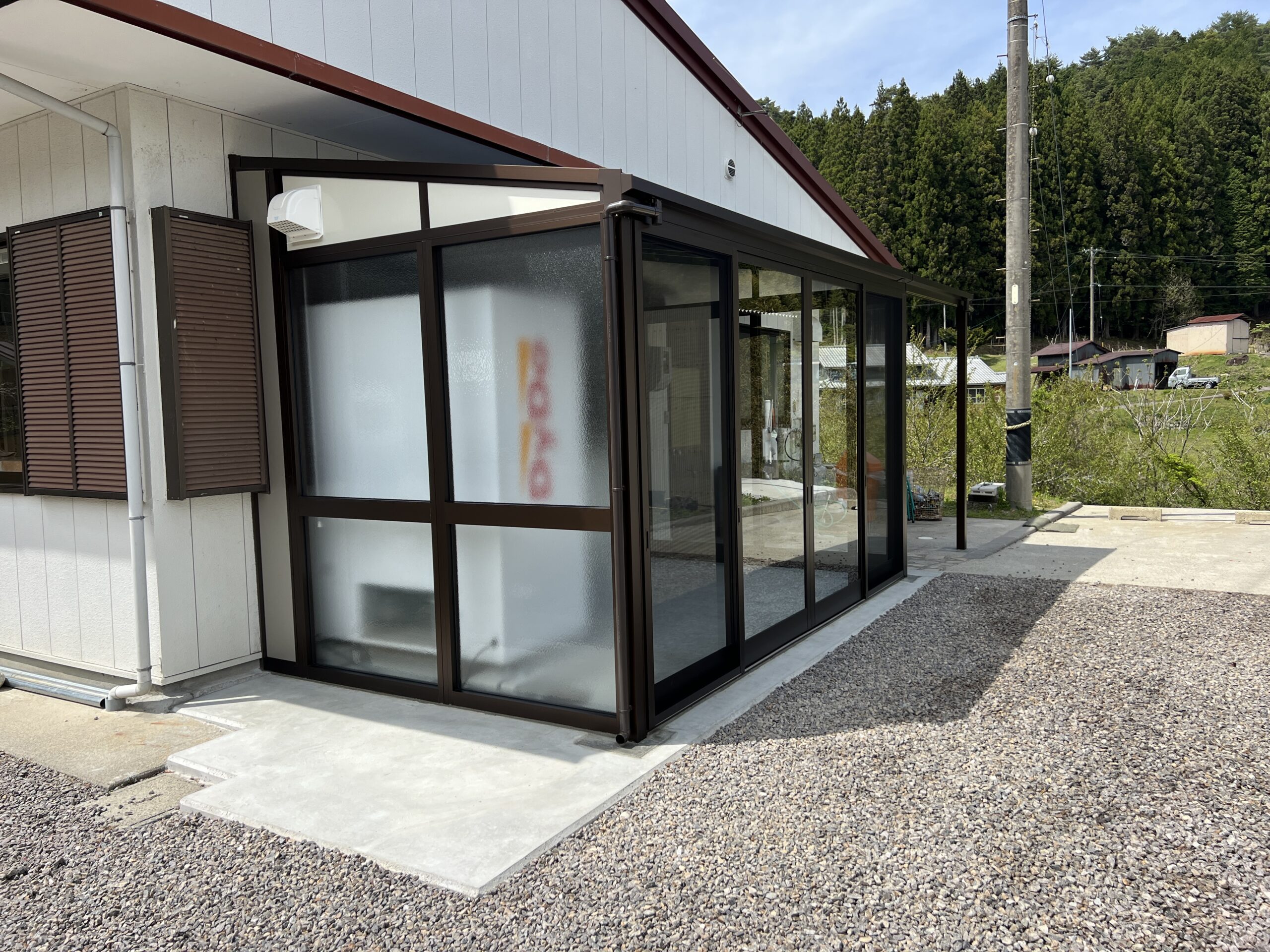 事務所　テラス囲い工事　完了3