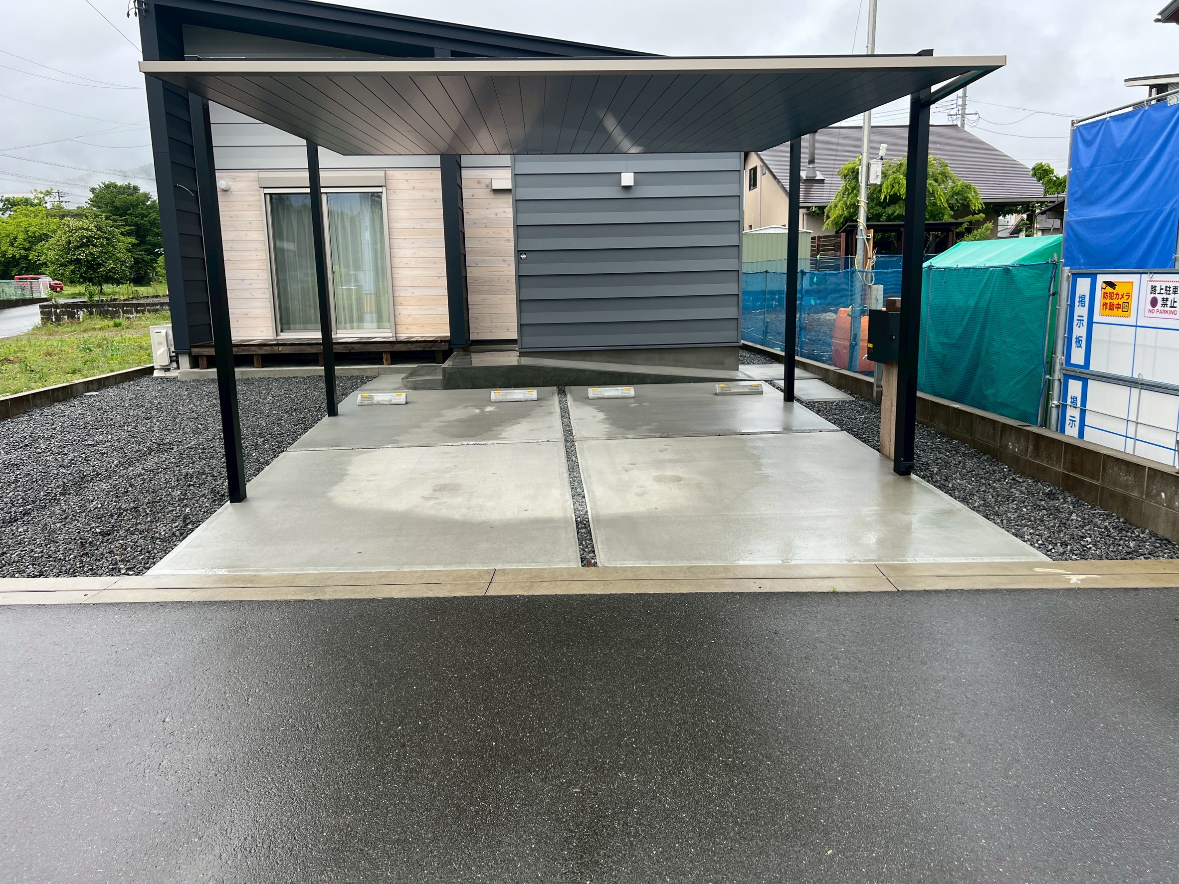 駐車場　カーポート完成