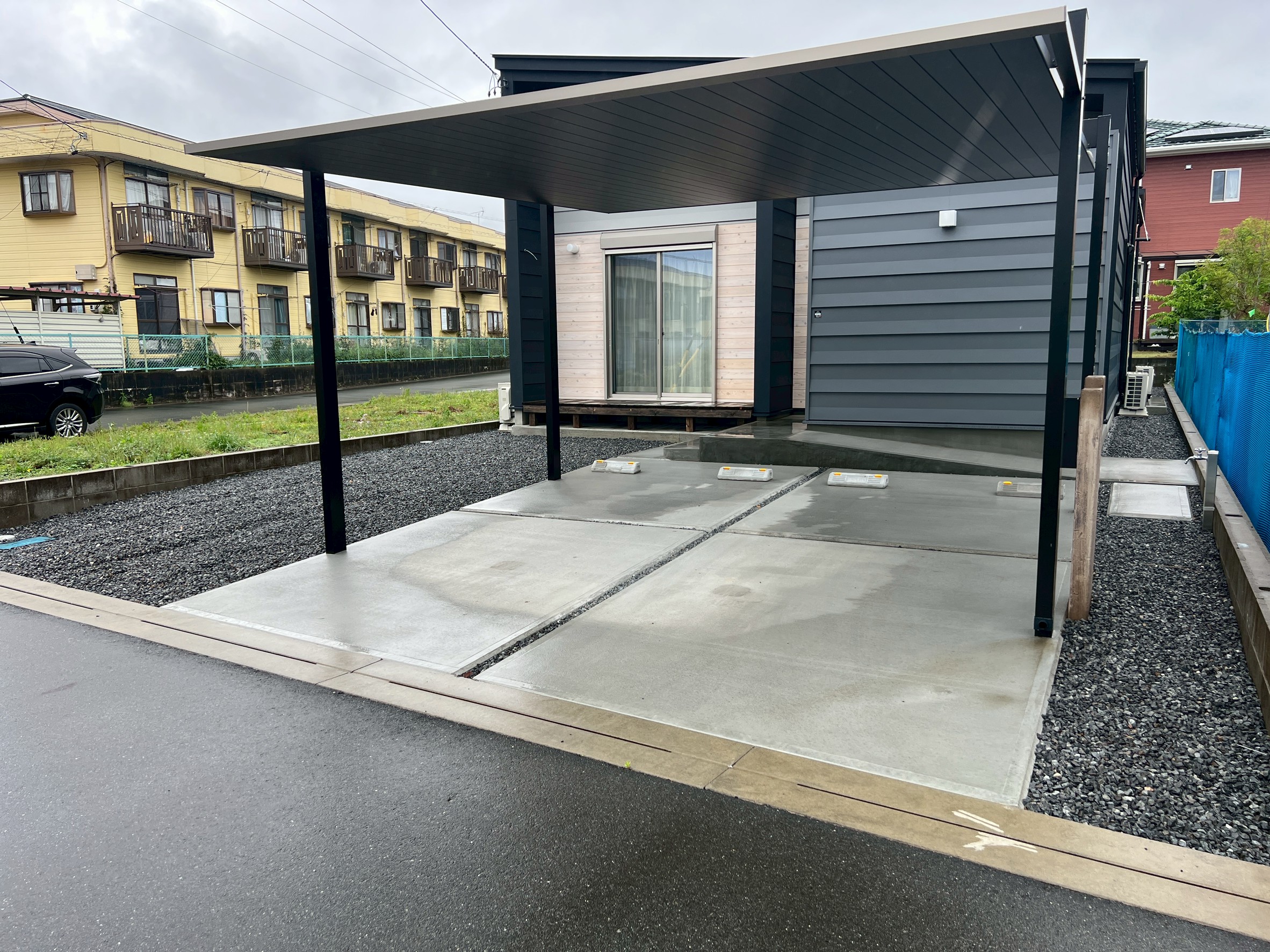 駐車場　カーポート完成2